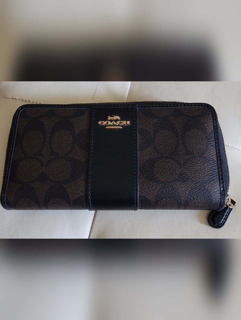 📌 Coach Long Zip Around Wallet in Signature Canvas with Black Leather Stripe